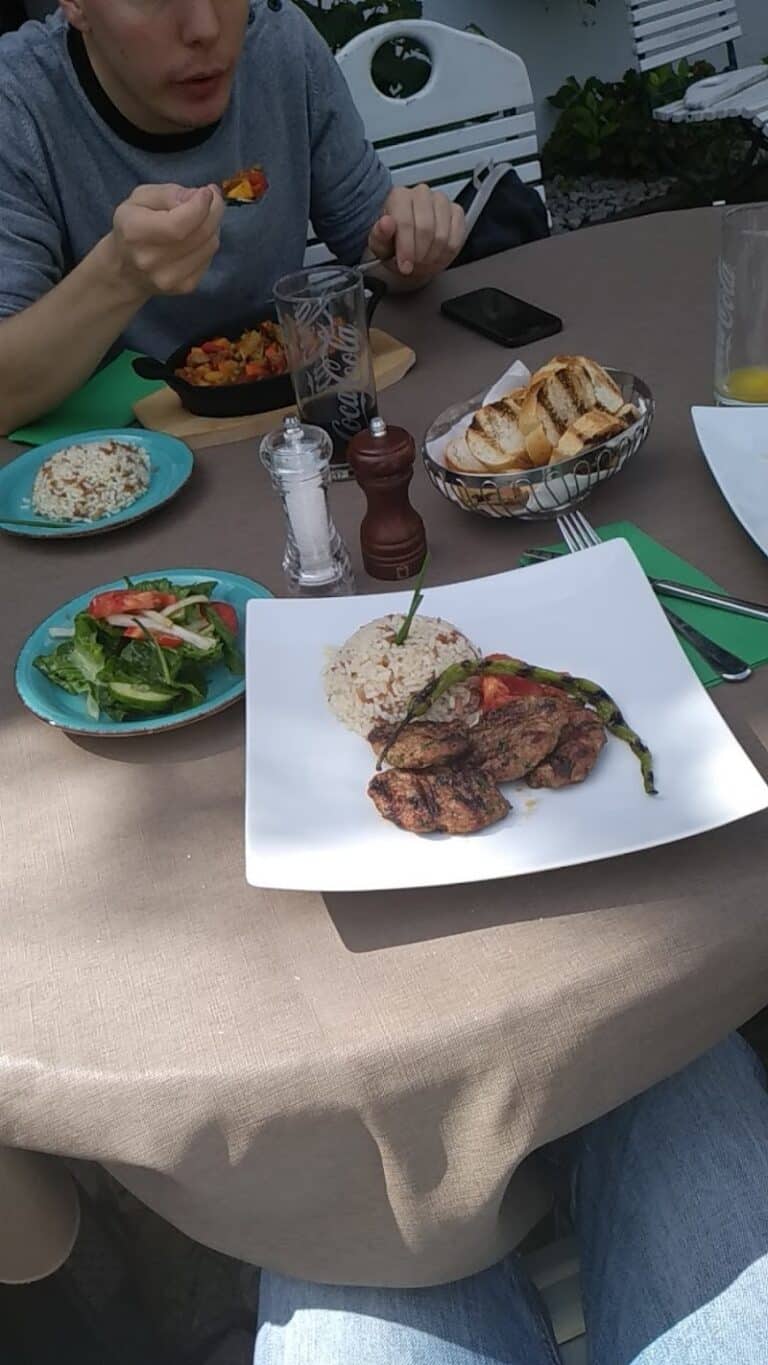 Restaurant In Finé