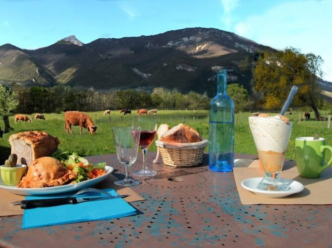 Restaurant La Ferme du Marais à Ceyzérieu, France