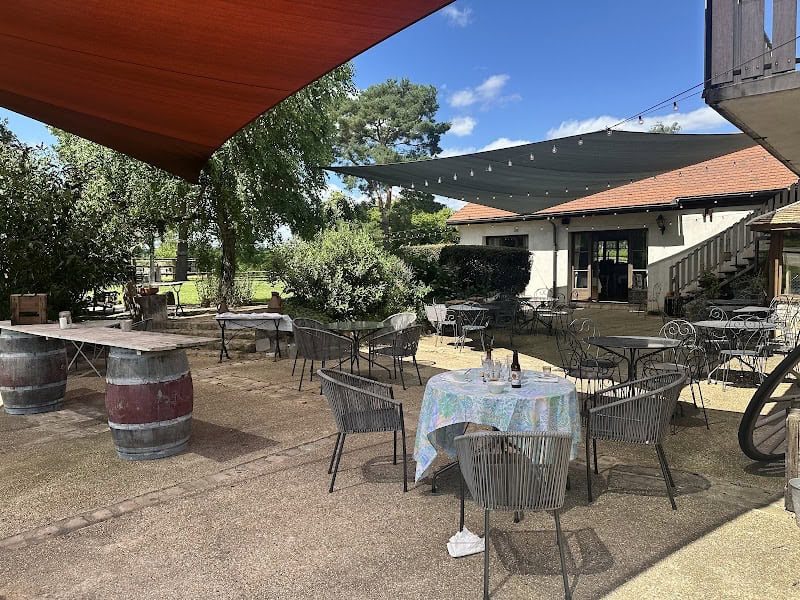Restaurant La Mangeoire à Auvers-Saint-Georges, France