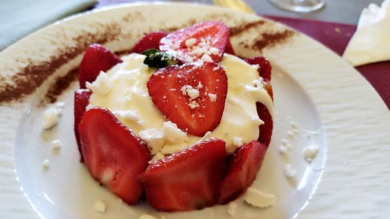 Restaurant La Mangeoire à Auvers-Saint-Georges, France