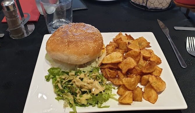 Restaurant Le QG à Ivry-sur-Seine, France