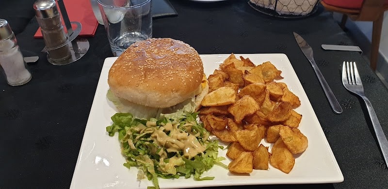 Restaurant Le QG à Ivry-sur-Seine, France