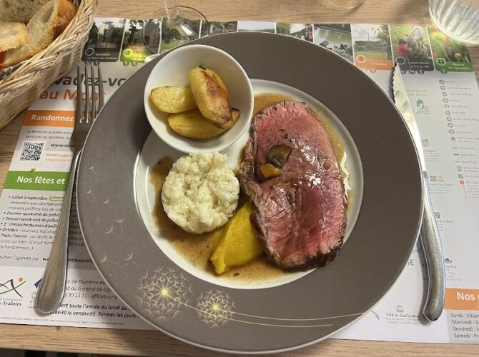 Restaurant Le Saint Aignan à Saint-Aignan-de-Couptrain, France