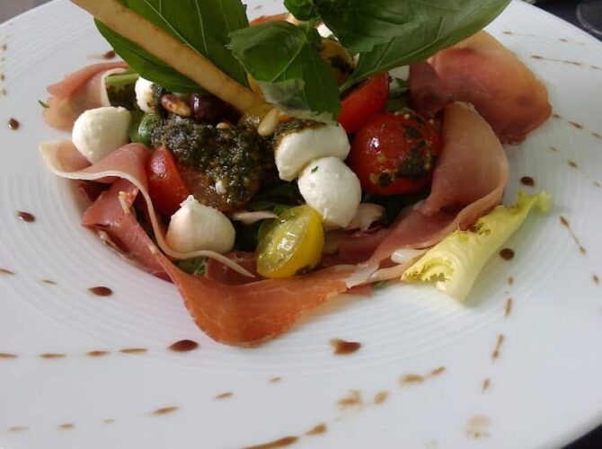 Restaurant Les Pinèdes “Le Bistrot du Loup” à La Colle-sur-Loup, France