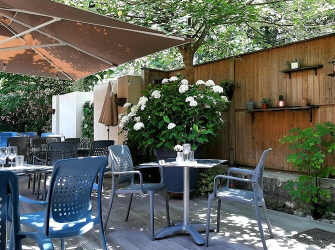 Restaurant Les Pinèdes “Le Bistrot du Loup” à La Colle-sur-Loup, France