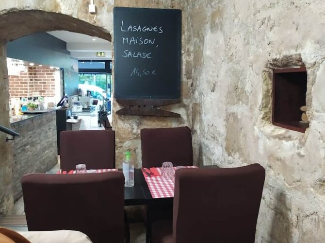 Restaurant Pizzeria La Caverne à Pontoise, France