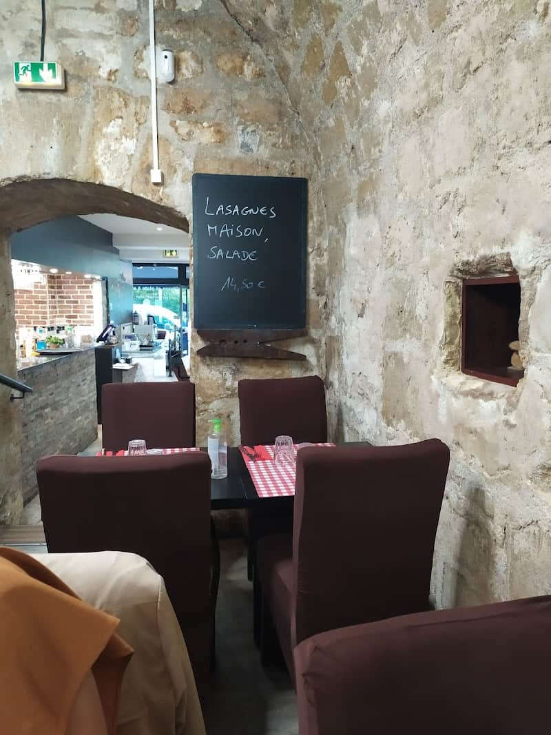 Restaurant Pizzeria La Caverne à Pontoise, France