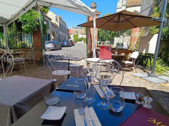Restaurant Saint Louis à Saint-Sulpice-de-Favières, France