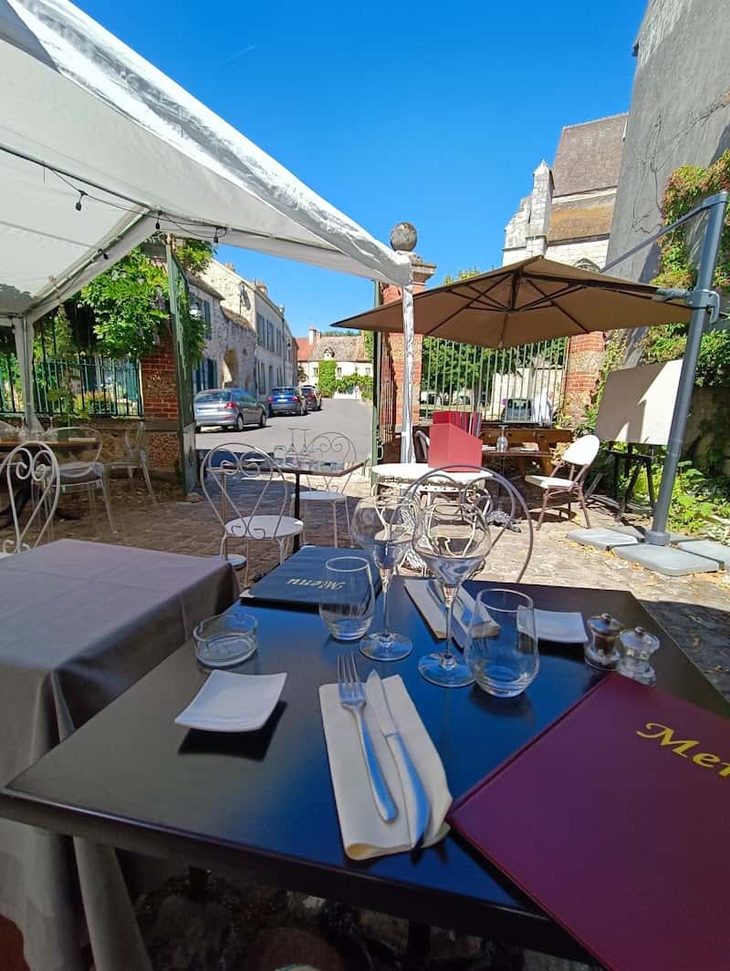 Restaurant Saint Louis à Saint-Sulpice-de-Favières, France