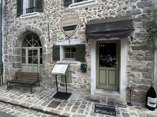 Restaurant Saint Louis à Saint-Sulpice-de-Favières, France