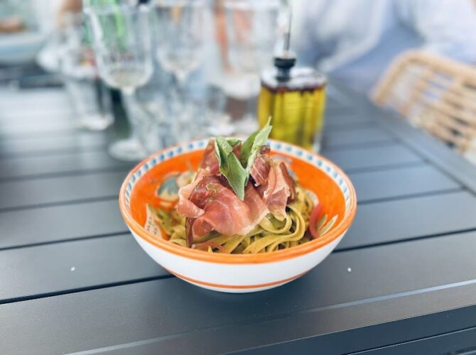 Rooftop La Base Restaurant-Bar à Lorient, France