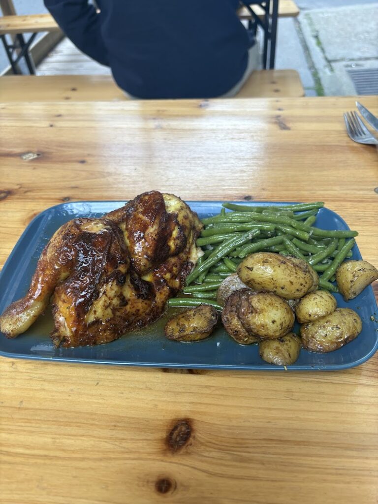 Restaurant Rôtisserie Cot Cot Gardette à Paris, France