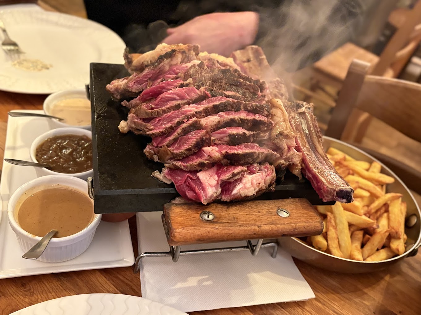 Restaurant Sacrée Fleur Montmartre à Paris, France