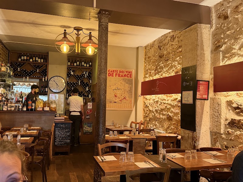 Restaurant Sacrée Fleur Montmartre à Paris, France