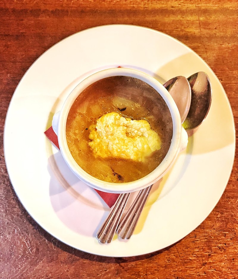 Restaurant Sacrée Fleur Montmartre à Paris, France