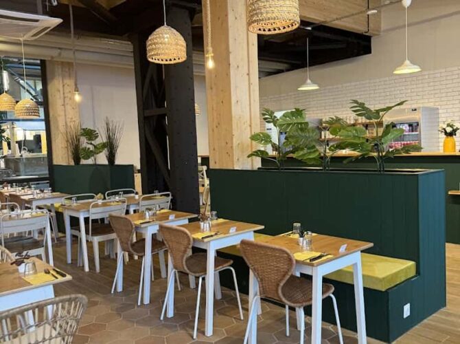 Restaurant Sista Place à Saint-Ouen-sur-Seine, France