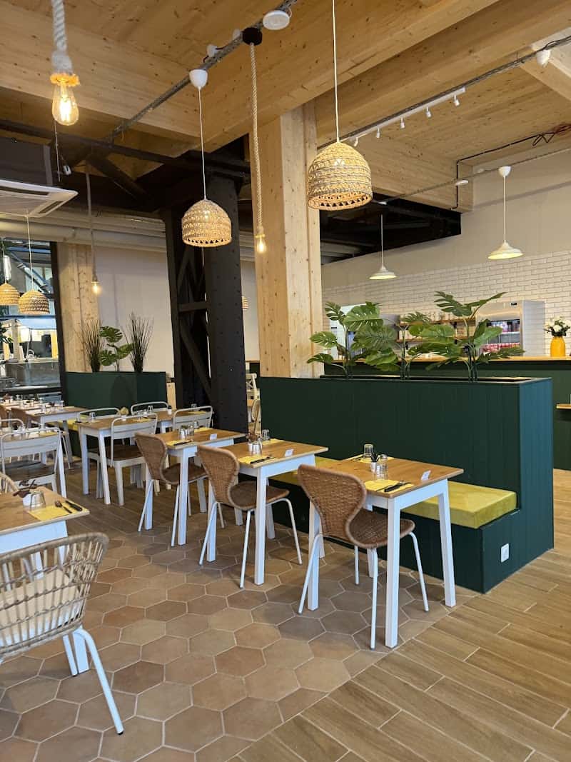 Restaurant Sista Place à Saint-Ouen-sur-Seine, France