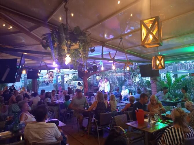 Restaurant Tapas Bar Charlemagne à Marseillan, France