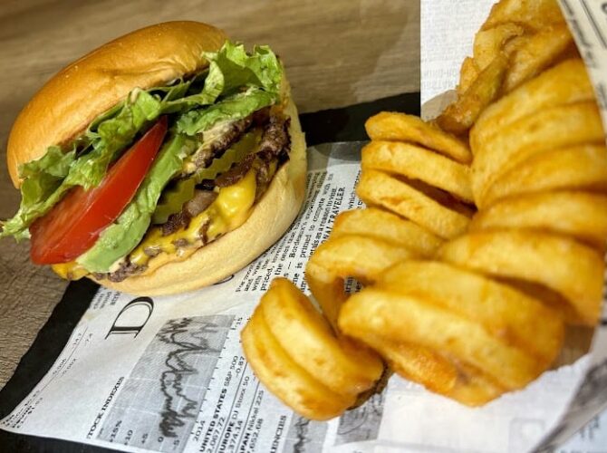 Restaurant The Art-BadSmach à Saint-Ouen-sur-Seine, France