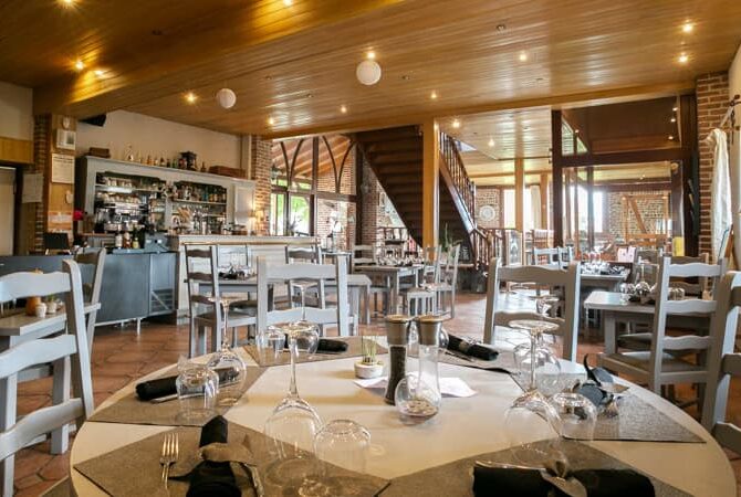 The Restaurant Andalusian 100% Home à Malincourt, France