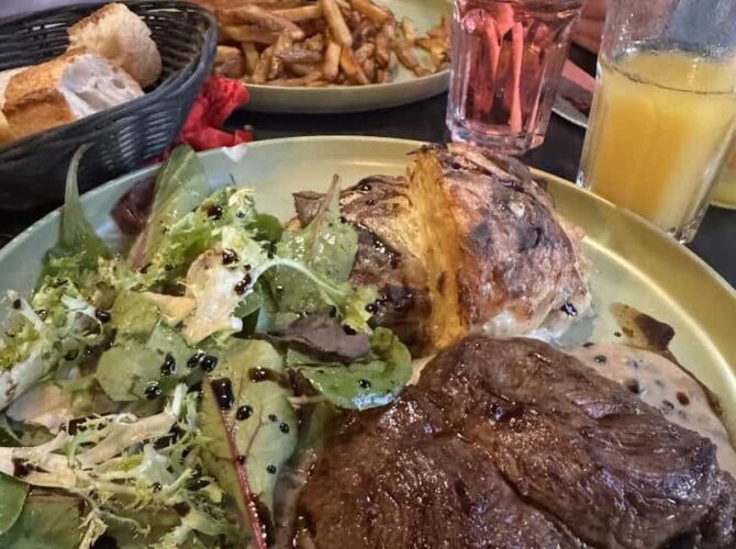 Restaurant The Wave à Saint-Ouen-sur-Seine, France