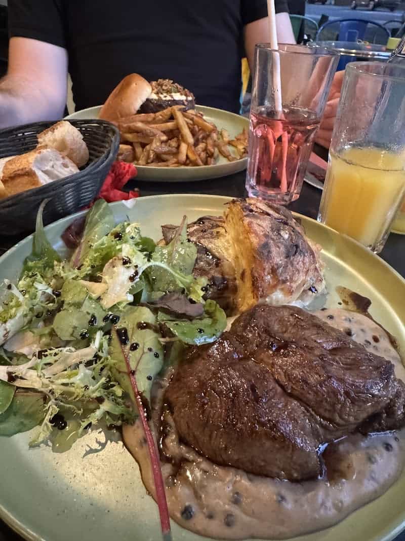 Restaurant The Wave à Saint-Ouen-sur-Seine, France