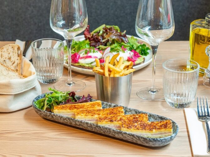 Restaurant Tribe Table à Courbevoie, France