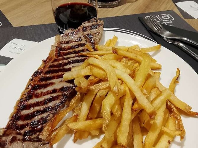 TRUCK INN – BAR | RESTAURANT à Chailloué, France