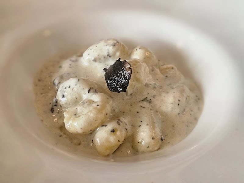 Un jour à Peyrassol – Restaurant de truffes à Paris, France