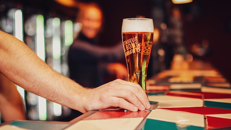 Restaurant V and B Villeneuve-Sur-Lot à Bias, France