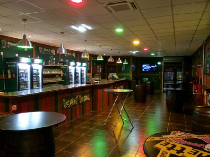 Restaurant V and B Villeneuve-Sur-Lot à Bias, France