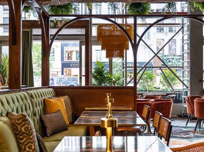 Restaurant V modern Italian Antwerp tower à Anvers, Belgique