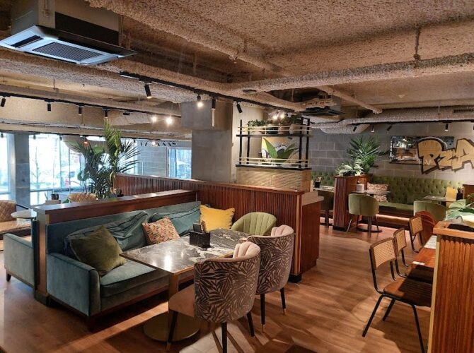 Restaurant V modern Italian Antwerp tower à Anvers, Belgique