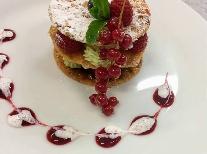 Zola Restaurant à Saint-Ouen-sur-Seine, France