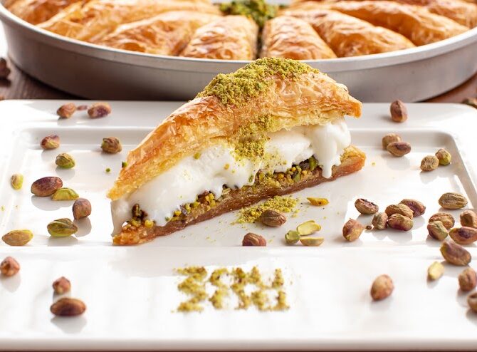 ZouZou Turkish & Lebanese Restaurant | Jumeirah 1 Opposite Lamer à Dubaï, Émirats arabes unis