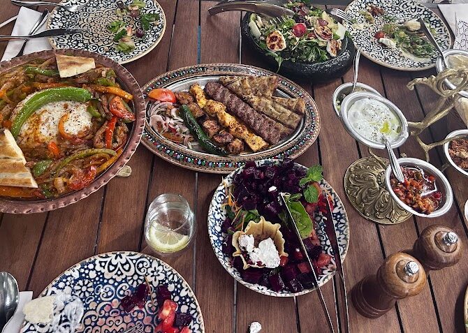 ZouZou Turkish & Lebanese Restaurant | Jumeirah 1 Opposite Lamer à Dubaï, Émirats arabes unis