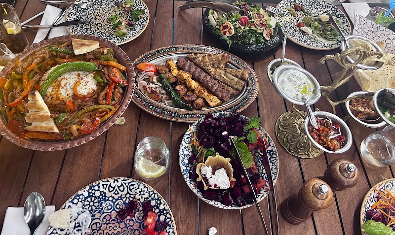 ZouZou Turkish & Lebanese Restaurant | Jumeirah 1 Opposite Lamer à Dubaï, Émirats arabes unis