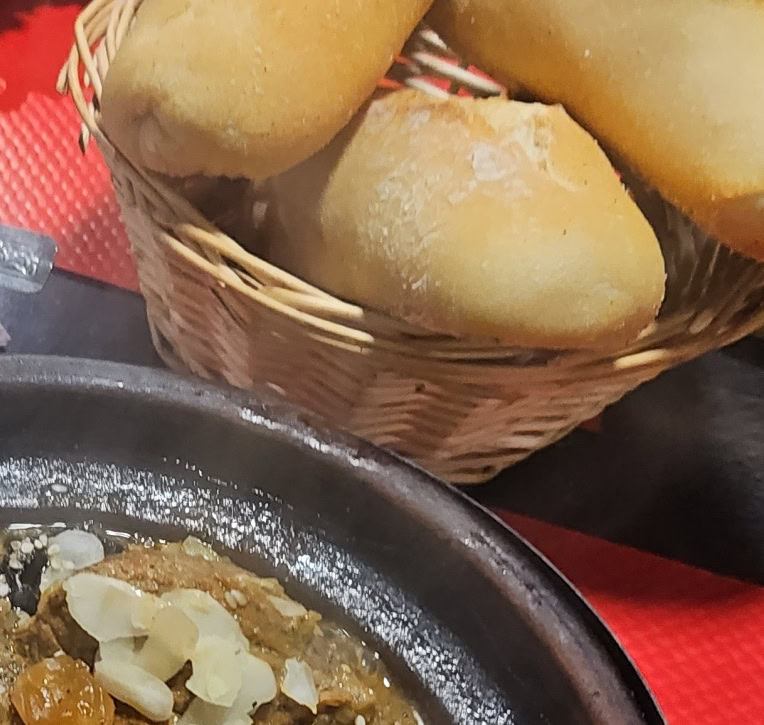 Tajine pruneaux, pastilla, rfissa – Restaurant Casablanca – France – Vaulx-en-Velin