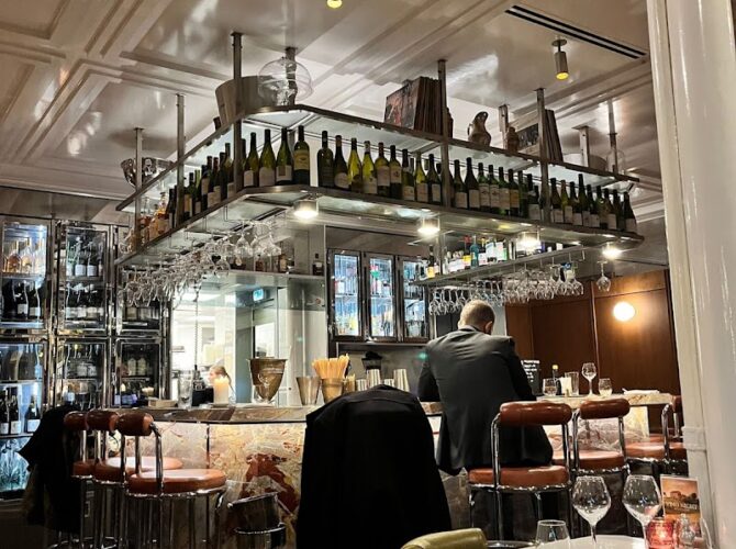 Abstinence – Restaurant & Bar à Paris, France