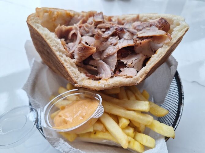 Restaurant Adana kebab à Lyon, France