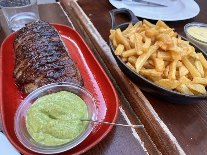 Restaurant Afaria à Paris, France