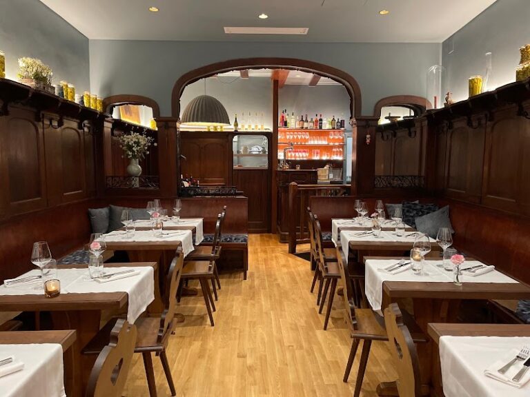 Restaurant Au Coin des Pucelles à Strasbourg, France — photo 1