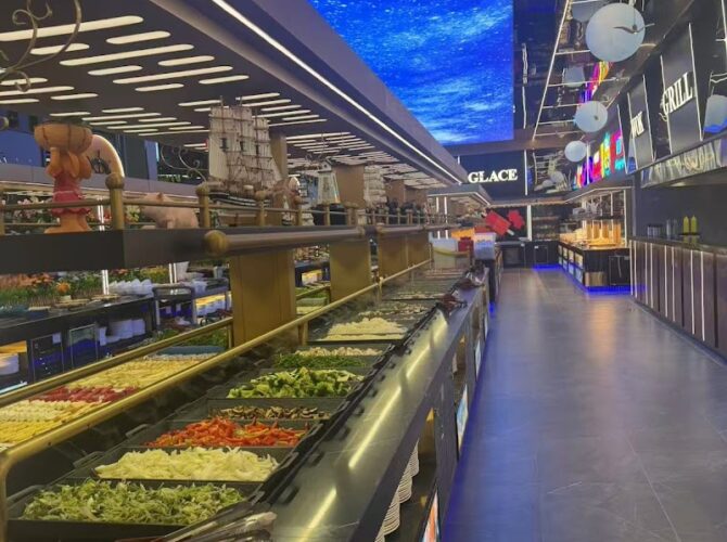 Restaurant Au Grand Buffet à Saint-Mitre-les-Remparts, France