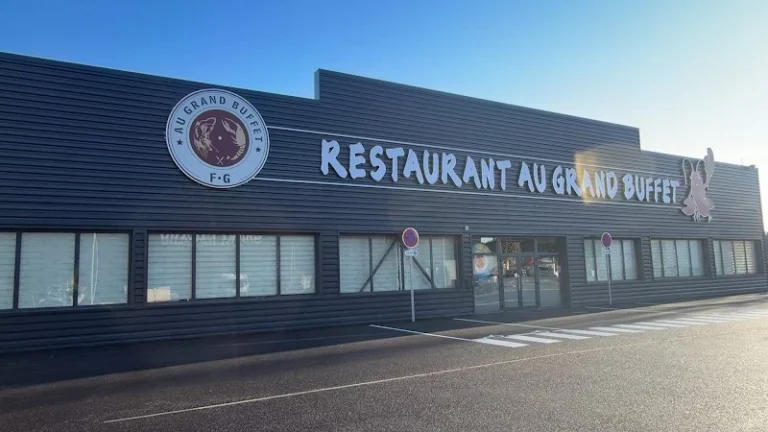 Restaurant Au Grand Buffet à Saint-Mitre-les-Remparts, France — photo 1