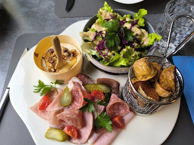 Restaurant Auberge de la Truite à Montreuil-l'Argillé, France