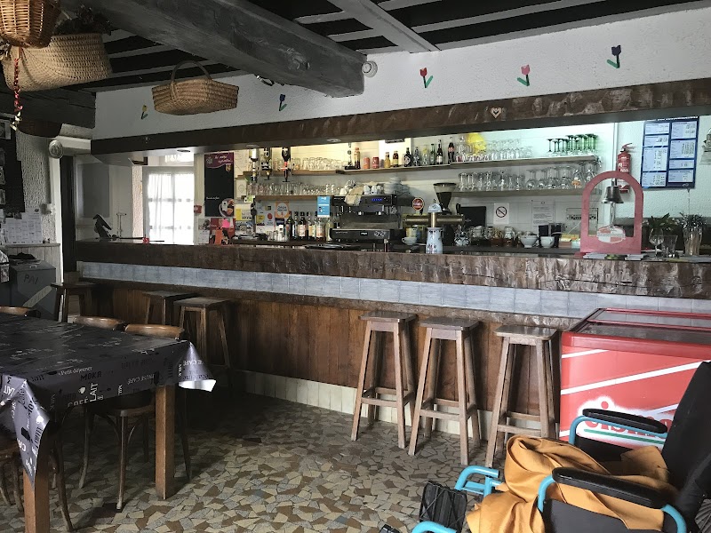 Auberge des Voyageurs Hôtel Bar Restaurant à Châtelus-Malvaleix, France