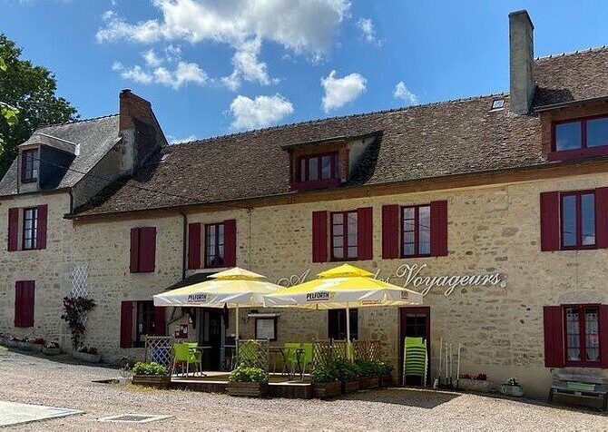 Auberge des Voyageurs Hôtel Bar Restaurant à Châtelus-Malvaleix, France