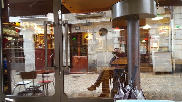Restaurant Bar du Marché à Bayonne, France — photo 1