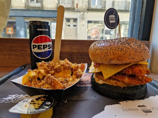 Restaurant Black & White Burger Rennes à Rennes, France