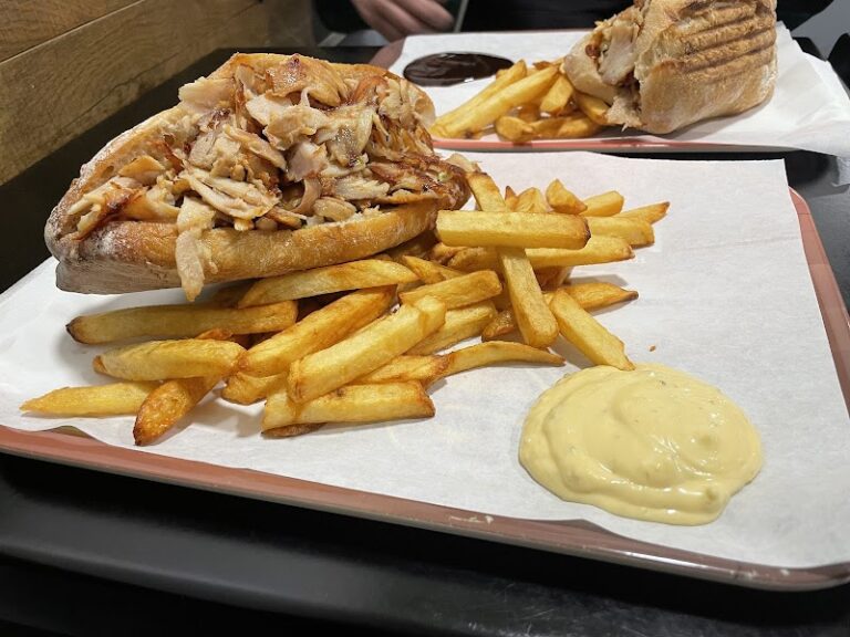 Restaurant Brest Food délicieuse chicken à Brest, France — photo 1